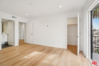 Building Photo - 312 N Coronado St