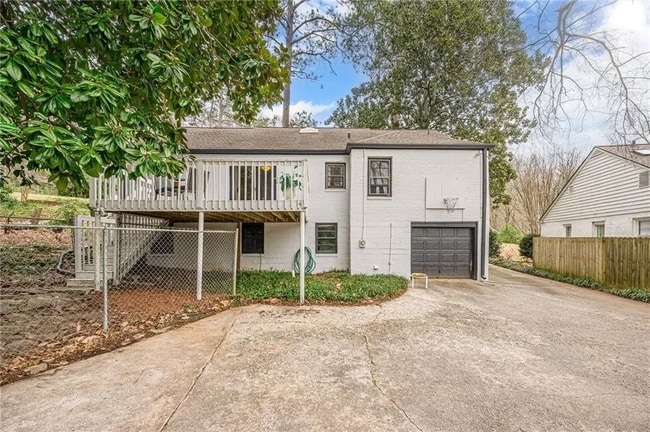 Building Photo - 4300 Rickenbacker Way NE