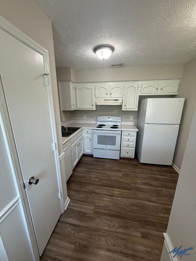Building Photo - 1246 Hamilton Dr