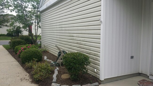 Building Photo - 388 Harrier Dr