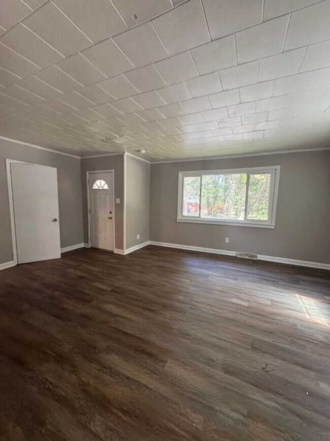 Foto del edificio - Adorable 3 Bedroom 1 Bathroom Home in Gree...