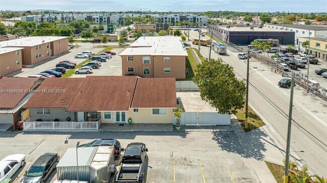 Building Photo - 330 W 74th Pl