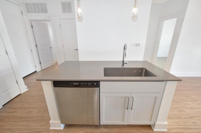 Foto del edificio - 650 E Brooklyn Vlg Ave