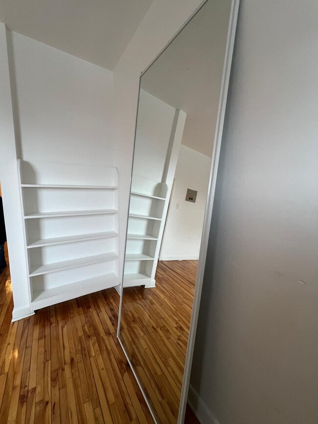 Building Photo - 362 Friel St