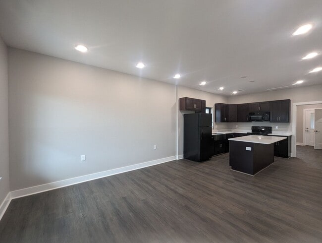 Building Photo - 3 Bedroom/2 Bathroom New Construction Townhouse in Southside