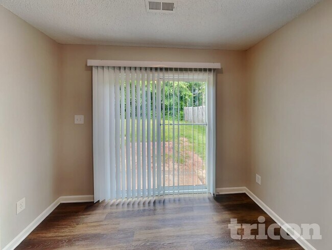 Building Photo - 535 Railway Pl SW