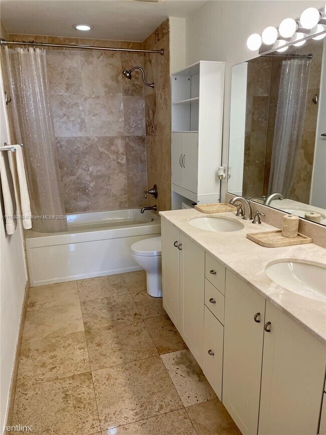 Foto del edificio - 2 br, 2 bath Condo - 3232 Coral Way Apt 709