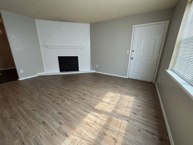 Building Photo - 2 bed, 1.5 bath condo in Norman, OK with c...