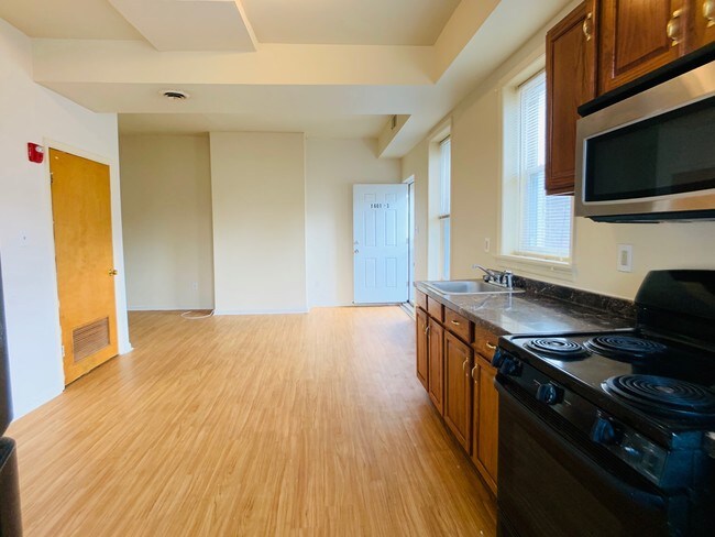 Building Photo - Lovely 2-level 2br/2ba apt