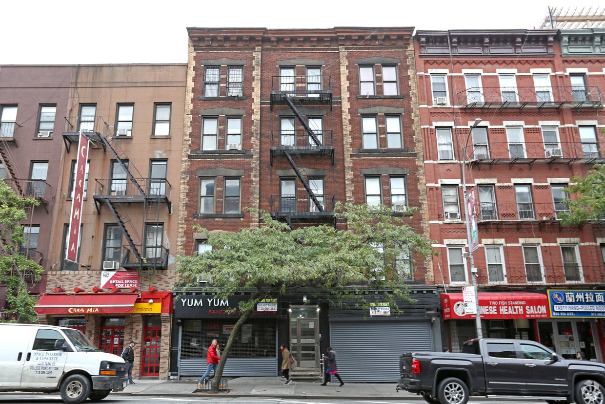 Primary Photo - 650 9th Ave