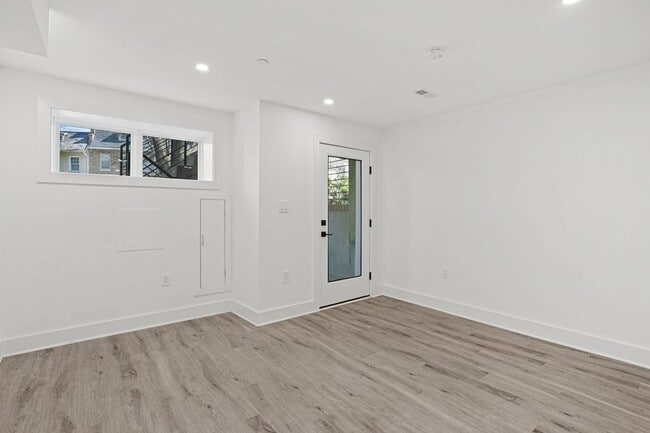 Building Photo - 1814 Ingleside Terrace NW