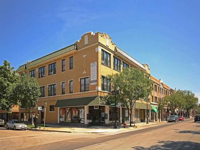 Building Photo - 4621 N. Lincoln Ave.