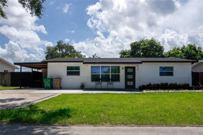 Foto del edificio - 5731 SW 53rd Ter
