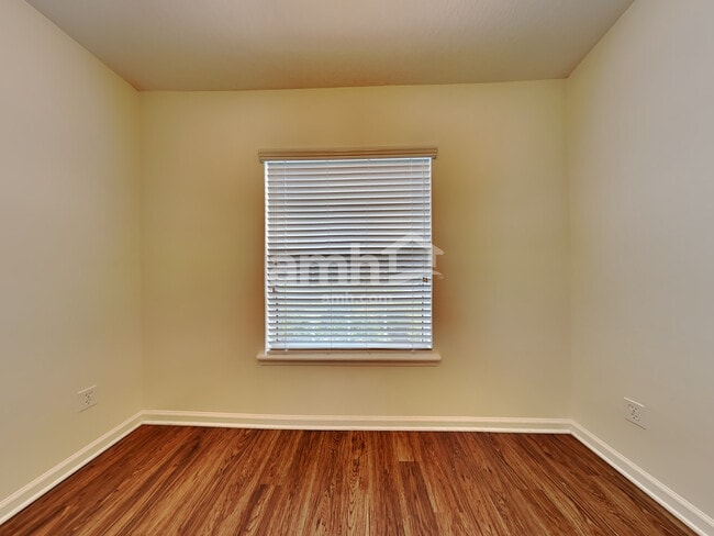 Building Photo - 587 Arborwood Dr