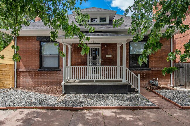 Photo - 832 26th St House