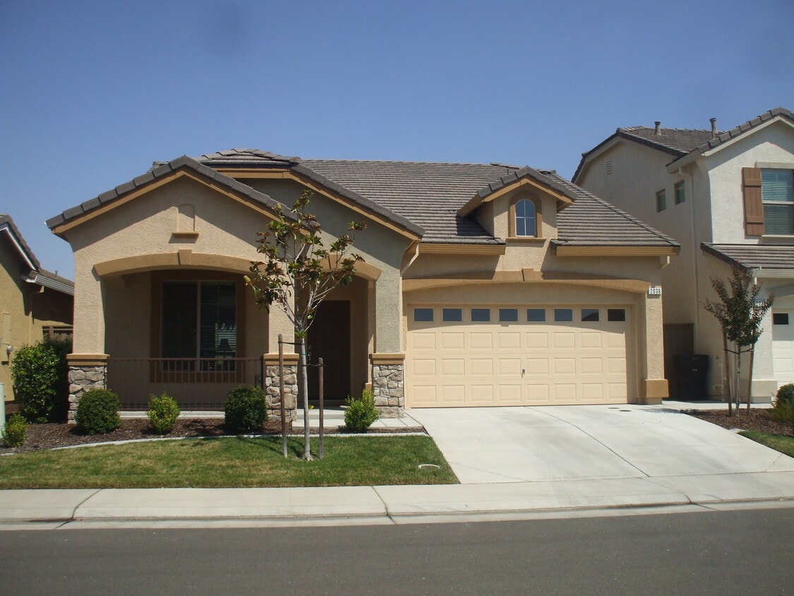 Primary Photo - The Village - Roseville - Gated