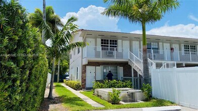 Building Photo - 2665 Middle River Dr