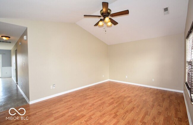 Foto del edificio - 1994 Falcon Ct