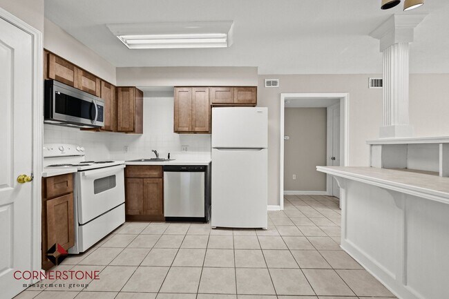 Foto del edificio - LOCATED MINUTES FROM LSU BASEBALL/FOOTBALL FIELD! 2 BED, 1 BATH!