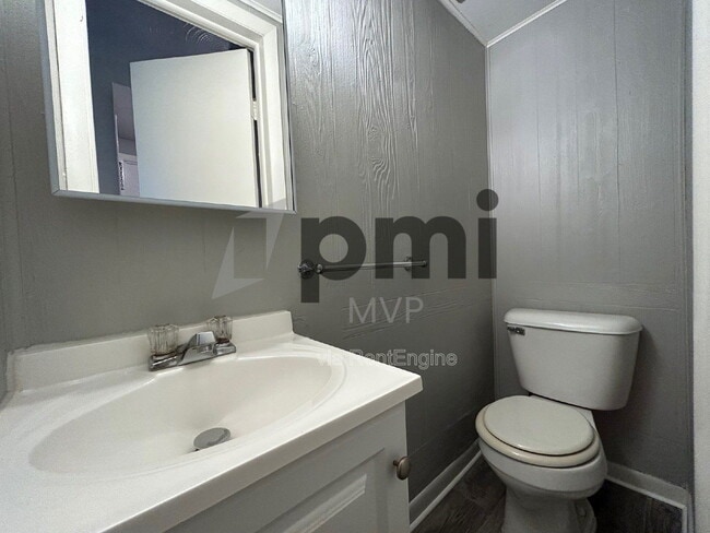 Foto del edificio - 3029 Rotunda Ct S