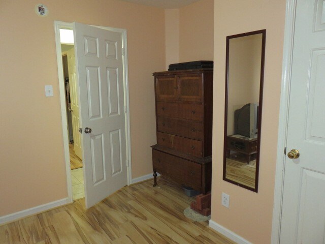 Foto del edificio - 12129 La Salle Br