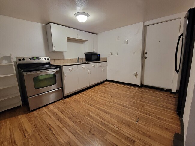 Foto del edificio - 5032 35th Ave SW