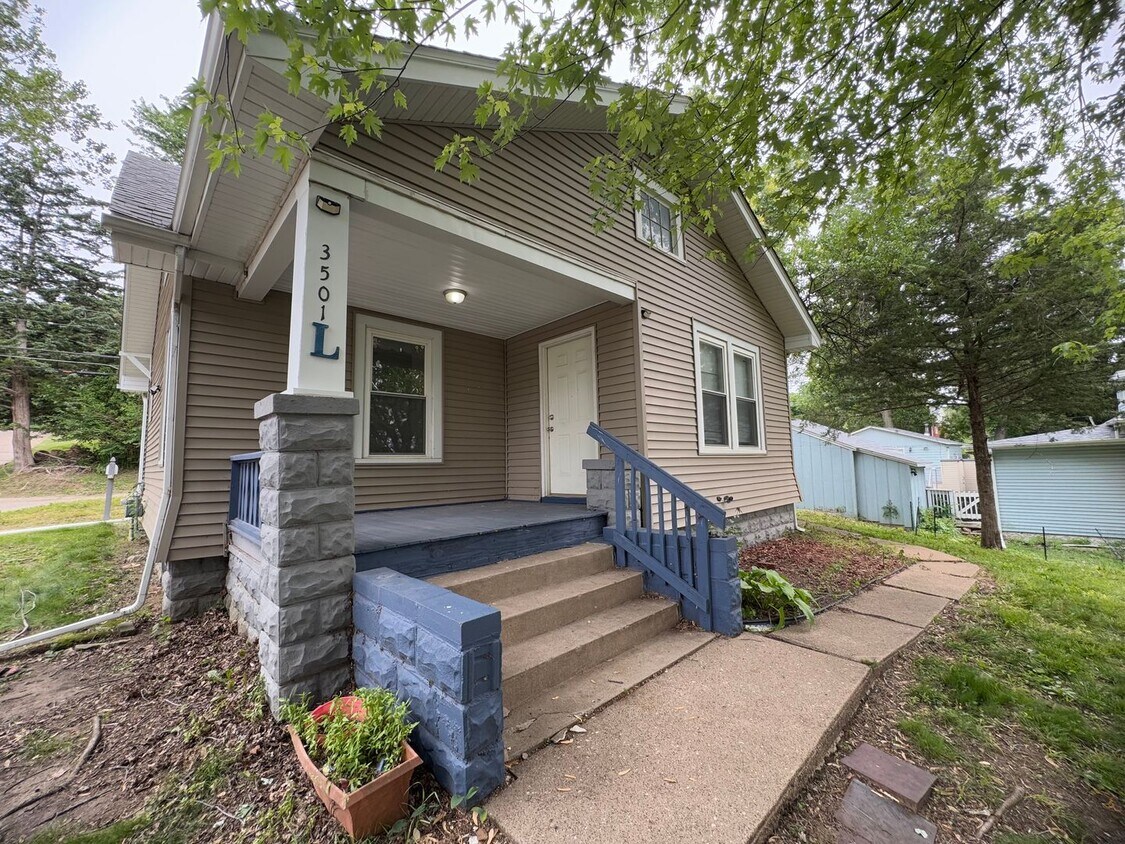 Primary Photo - 2 bedroom Rock Island Home for Rent