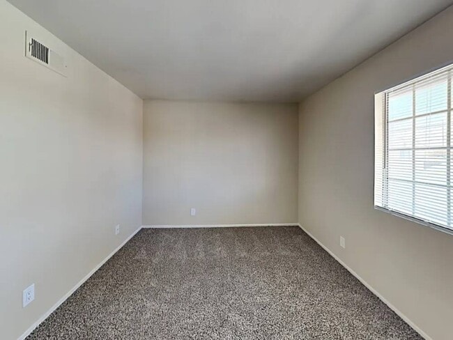 Building Photo - 13405 Bixler Ave