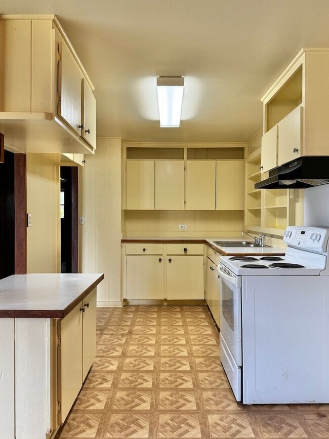 Building Photo - 5140 Laukona St