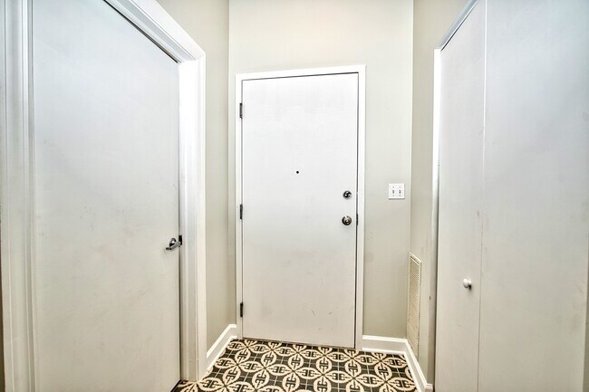 Foto del edificio - 3113 W Lawrence Ave