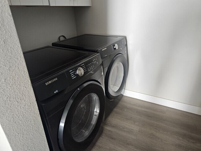 Foto del edificio - Beautiful Townhome For Rent