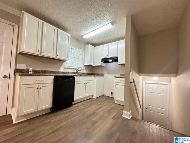 Building Photo - 1608 Azalea Dr