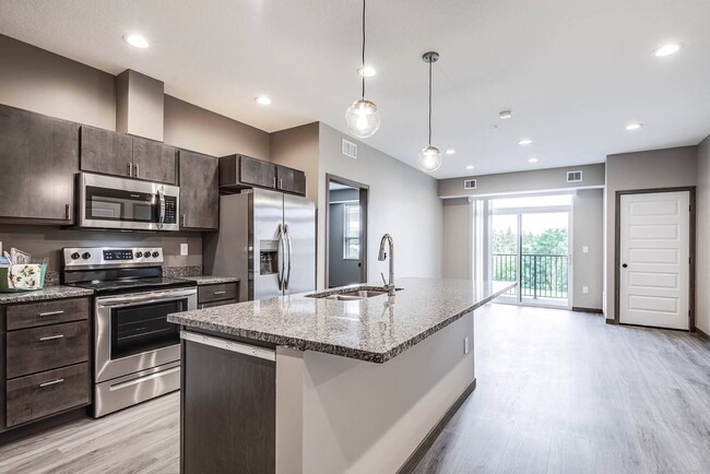 Building Photo - Golden Aspen Flats - 161