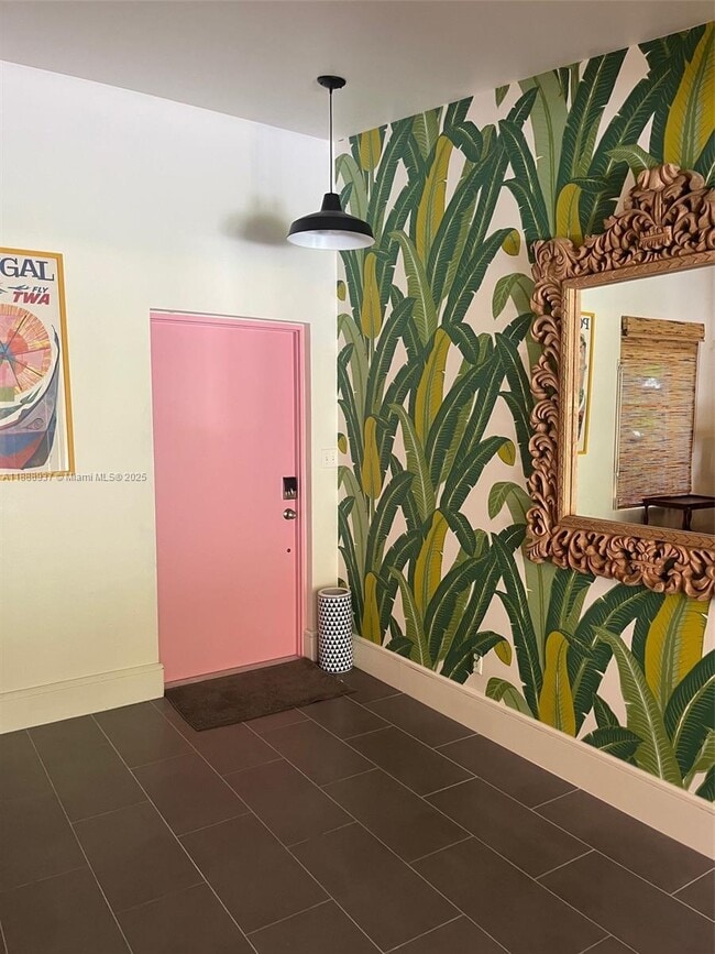 Building Photo - 3220 Poinsettia Ave