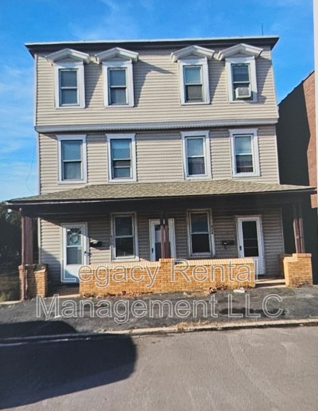 Building Photo - 424 S Poplar St