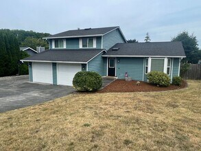Building Photo - 2026 Baymont Dr