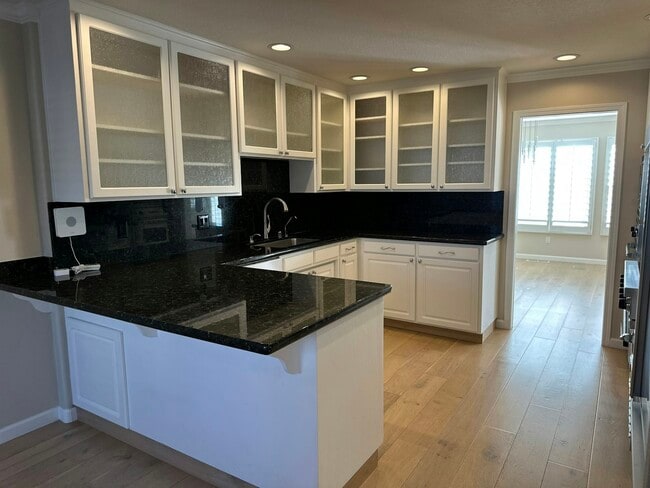 Building Photo - 621 Helen Ct