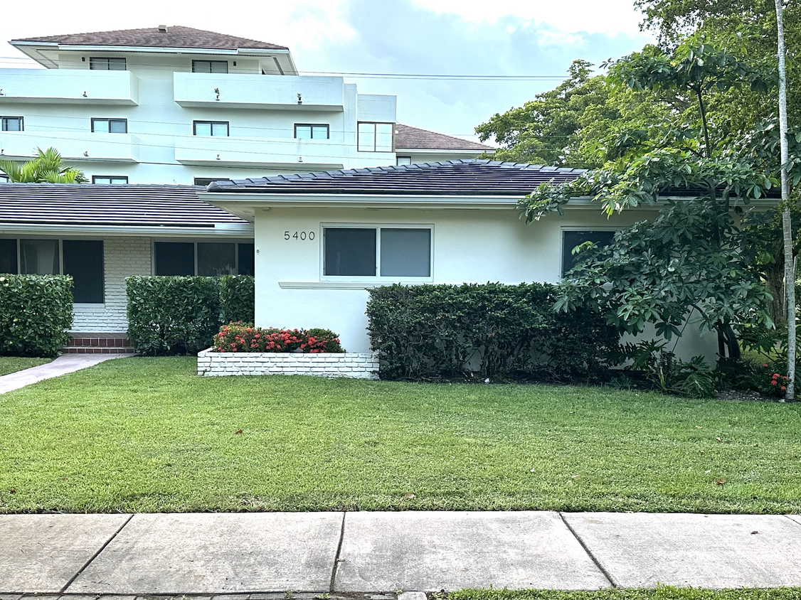 Duplex, 5400 Unit View from Street - 5400 Orduna Dr