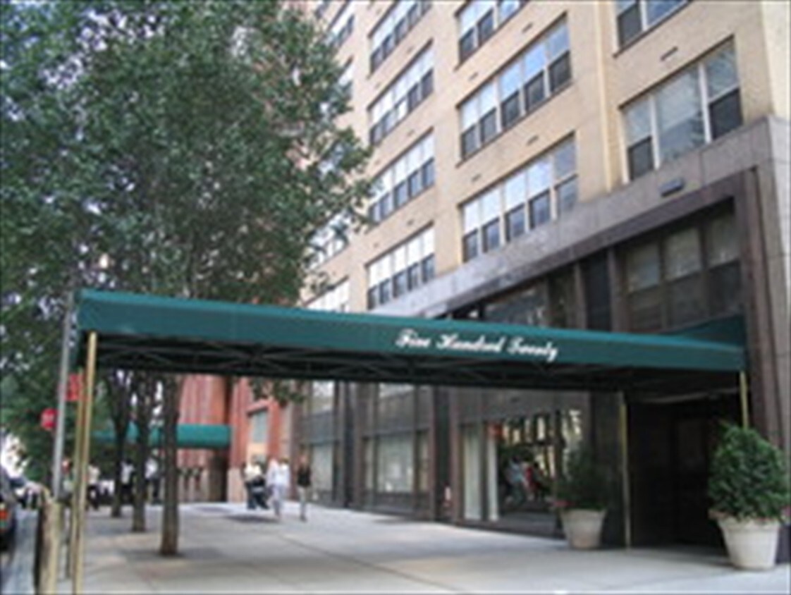 Building Photo - PARKER 72ND