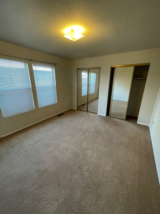 Foto del edificio - 570 W 9th St
