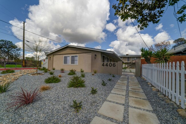 Building Photo - 4406 W Myrtle Ave