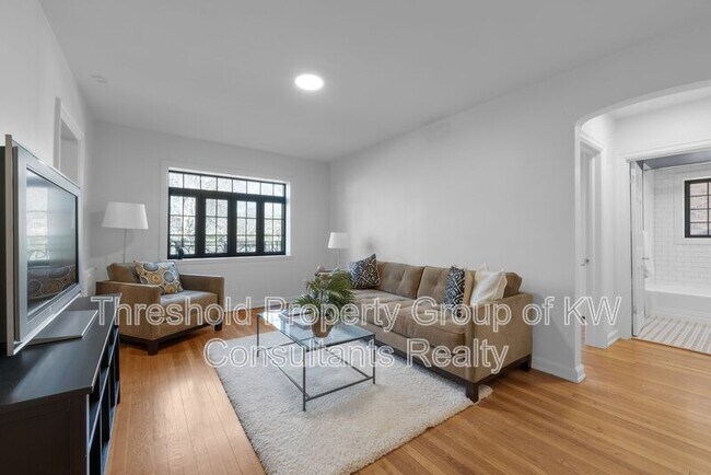 Foto del edificio - 451 E Town St