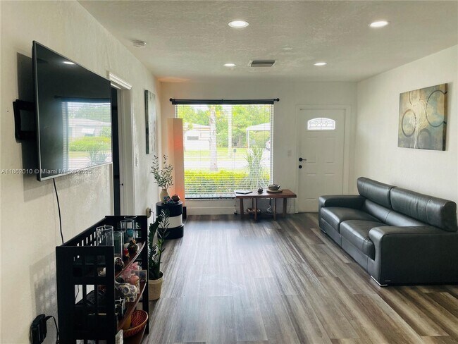 Foto del edificio - 3500 SW 36th St