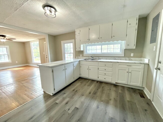 Building Photo - 209 Dixie Dr