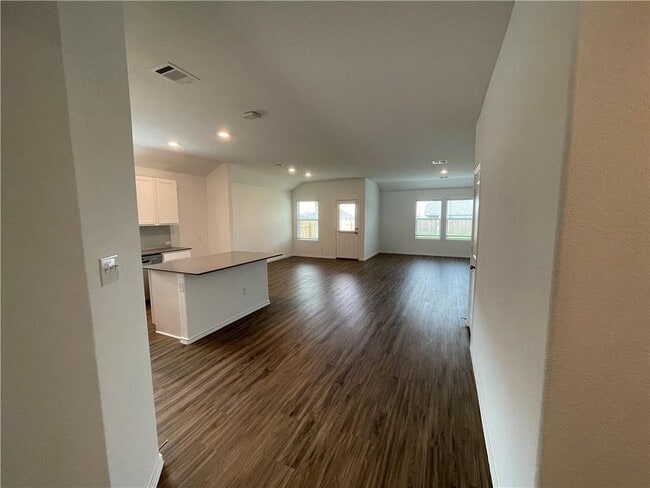 Building Photo - 302 Bluejack Way