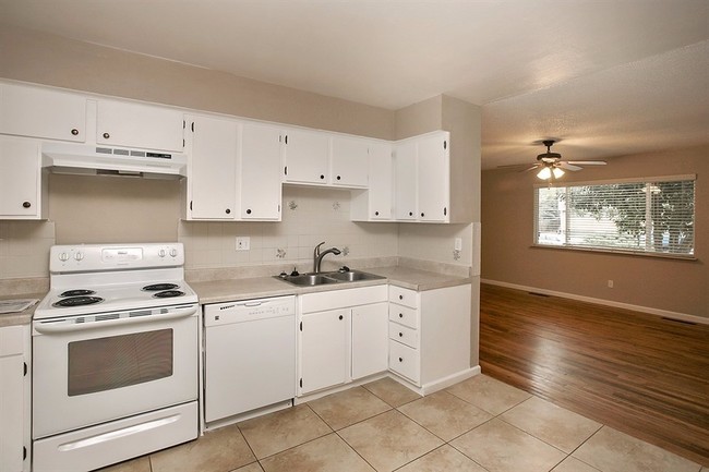 Building Photo - 2911 Fremont Dr