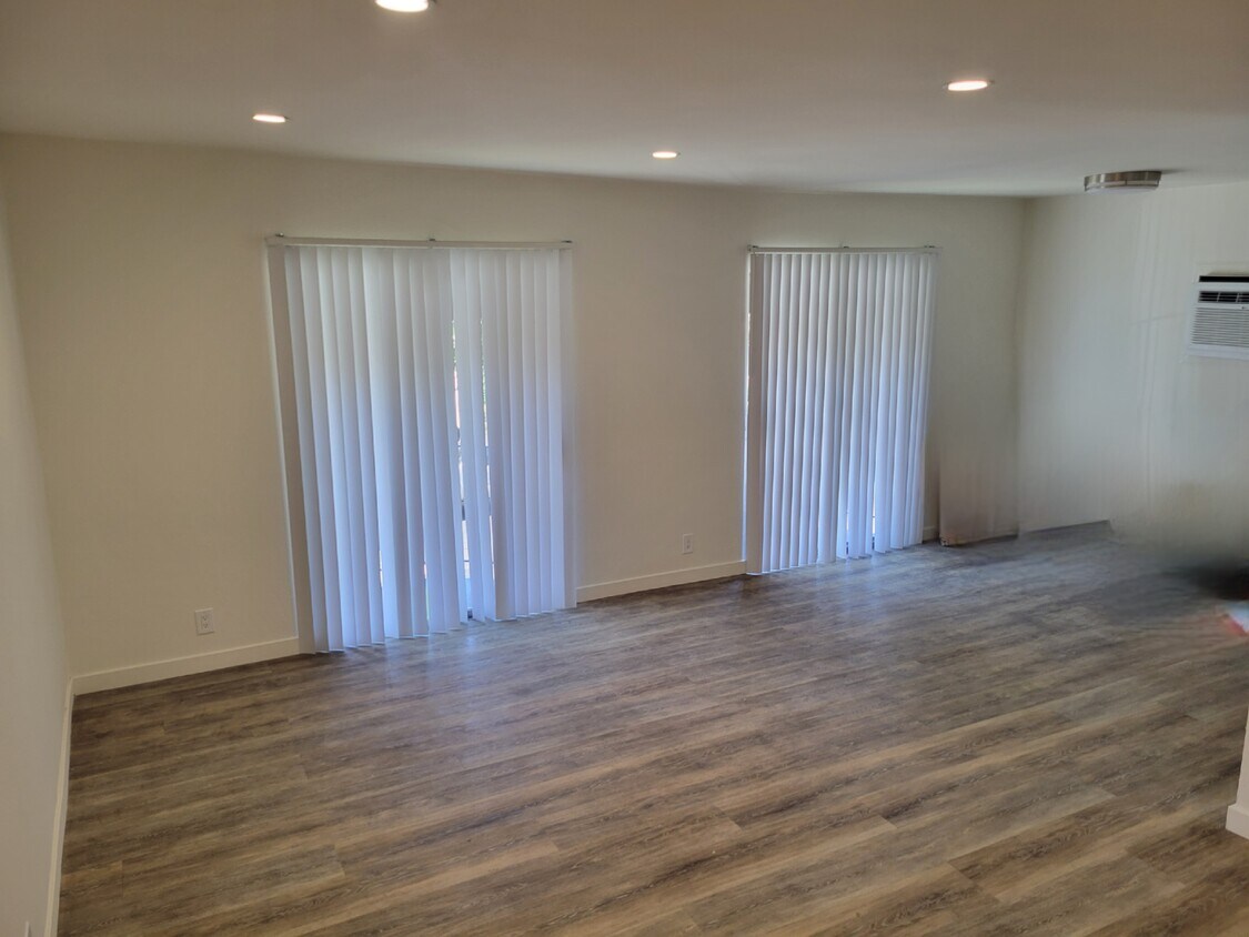 Foto principal - 4520 Colbath Ave