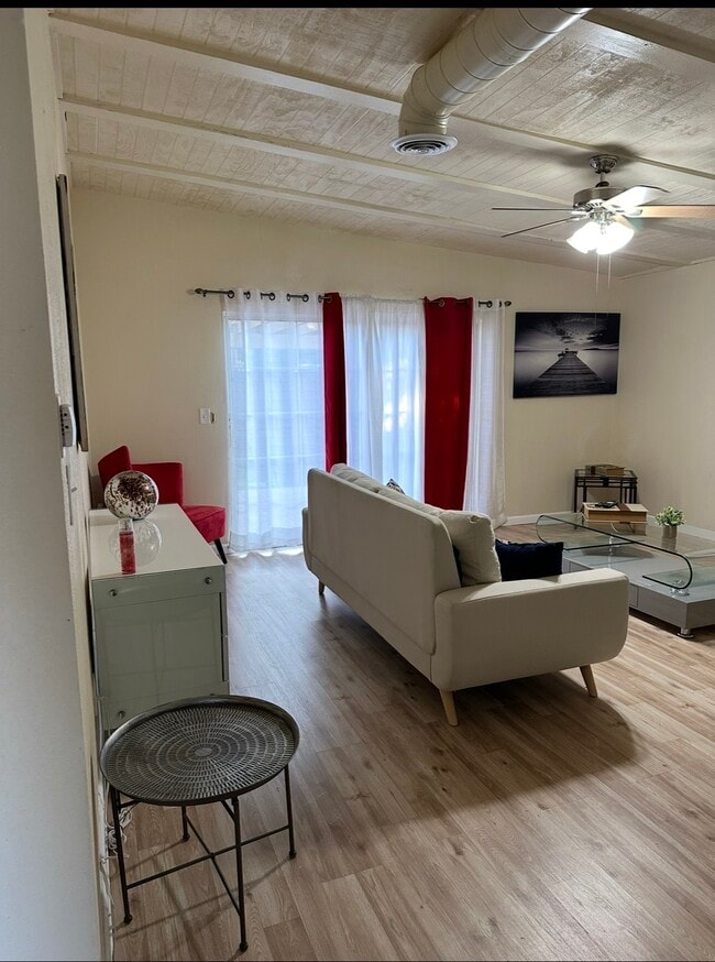 Living room - 16964 Millstone Dr