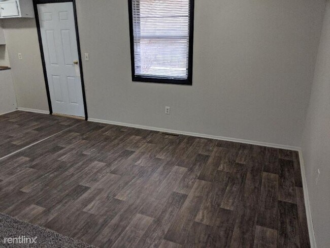 Building Photo - 2 br, 1.5 bath Townhome - 3103 W Edna St