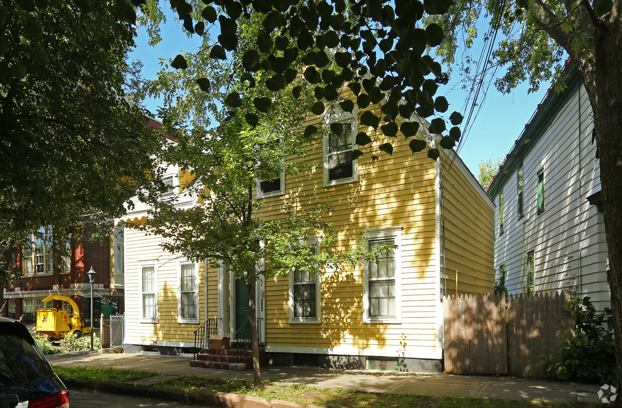 Building Photo - 145 Front St